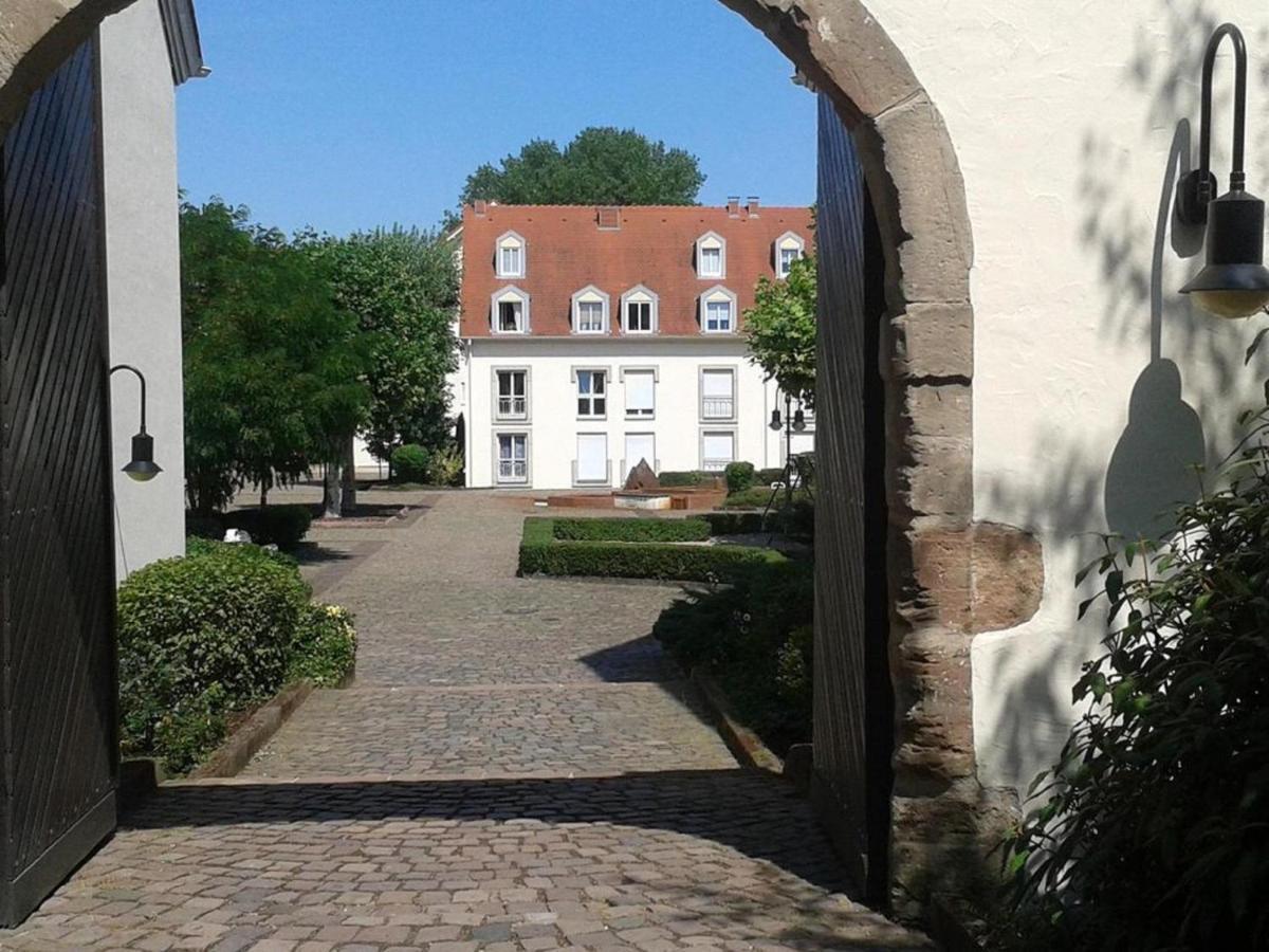 Amf Ferienwohnungen Historischer Soutyhof Saarlouis Exterior photo
